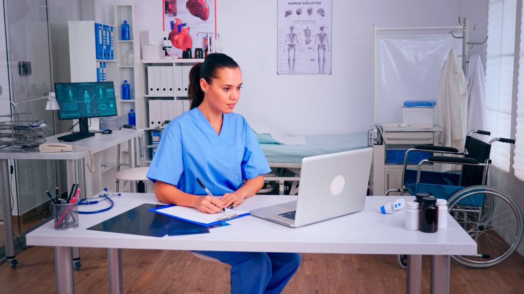 woman working table (1)
